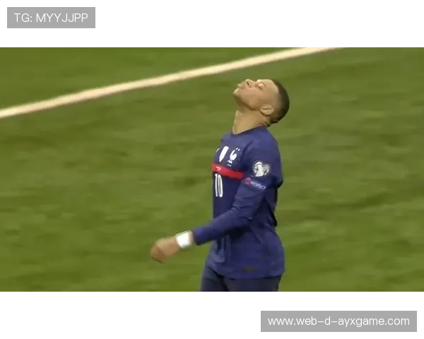 世界杯姆巴佩制造点球后亲自主罚命中